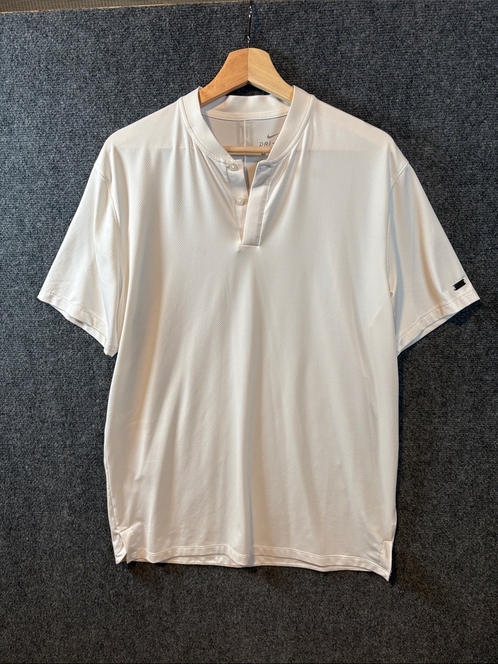 Nike Men’s White Short-Sleeve Henley Polo Tiger Woods Line Size: Medium